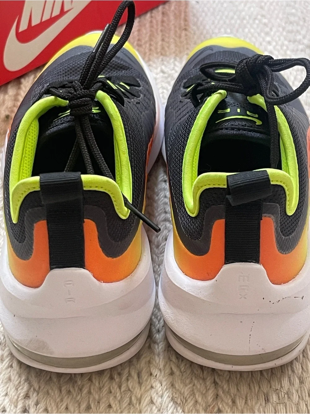 Nike Air Max Axis RF. Size 5Y.